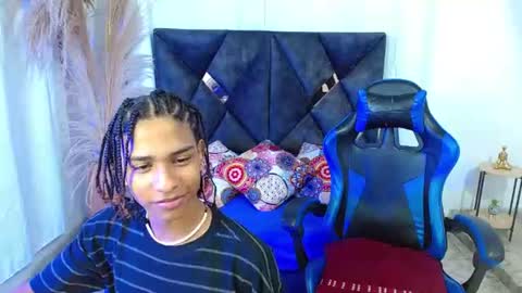 Snapshot of angell18_ chatting on June 18, 8:46 pm Angel online show from June 18, 8:46 pm