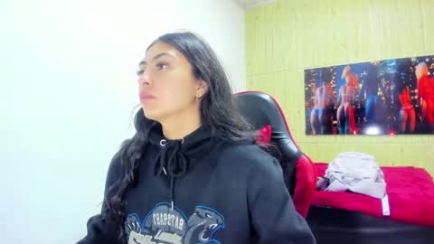 Snapshot of angell_cooper8 chatting on May 31, 12:23 pm Angell cooper8 online show from May 31, 12:23 pm