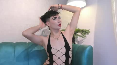 Snapshot of angell_fire chatting on May 22, 12:29 am Angell online show from May 22, 12:29 am