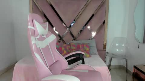 angell_petite01 online show from March 9, 9:52 pm