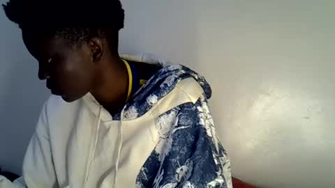 Snapshot of angell_queen2 chatting on July 17, 7:19 pm angell_queen2 online show from July 17, 7:19 pm