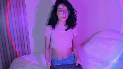 Snapshot of angellike_doll chatting on May 27, 9:39 am Angellike online show from May 27, 9:39 am