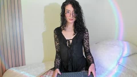 Snapshot of angellike_doll chatting on May 28, 12:02 pm Angellike online show from May 28, 12:02 pm