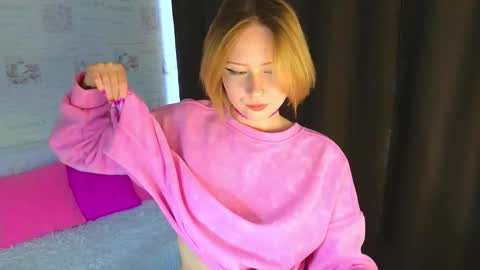 Snapshot of angellisss chatting on October 16, 6:25 am Cutie online show from October 16, 6:25 am