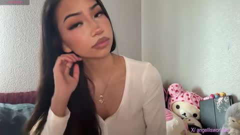 Snapshot of angelllsworlddd chatting on January 9, 8:21 pm angel online show from January 9, 8:21 pm
