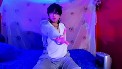 Snapshot of angellonfire chatting on December 29, 6:56 am Angel  online show from December 29, 6:56 am