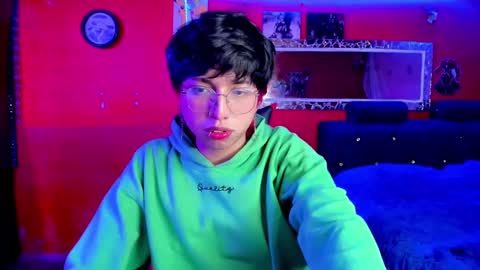 Snapshot of angellonfire chatting on March 12, 5:02 am Angel  online show from March 12, 5:02 am