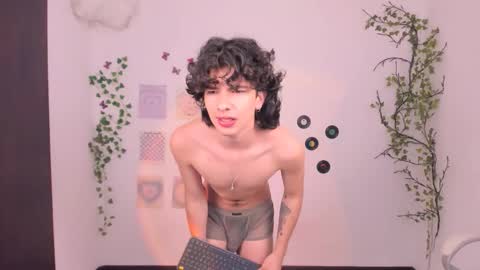 Snapshot of angelo_duarte chatting on September 16, 6:31 pm Angel online show from September 16, 6:31 pm