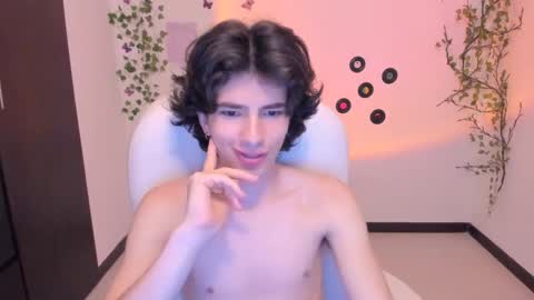 Snapshot of angelo_duarte chatting on October 25, 9:53 pm Angel online show from October 25, 9:53 pm