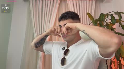 Angelo Ferro online show from December 15, 1:54 am