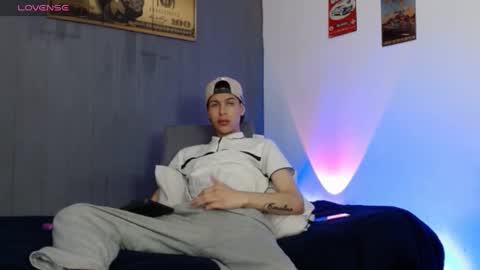 Snapshot of angeloo_666 chatting on September 9, 10:09 pm angeloo 666 online show from September 9, 10:09 pm