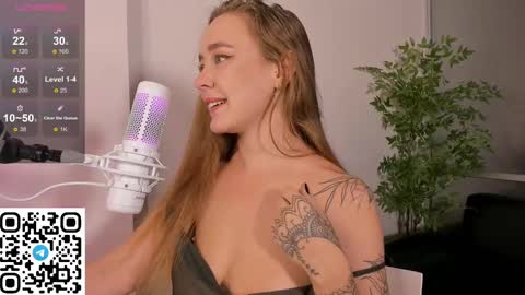 Snapshot of angelpaull chatting on March 10, 11:27 pm Angel online show from March 10, 11:27 pm