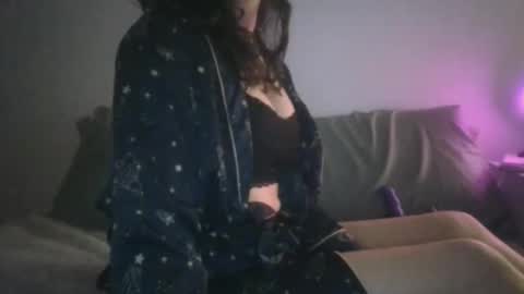 angelrrm online show from November 11, 4:40 pm