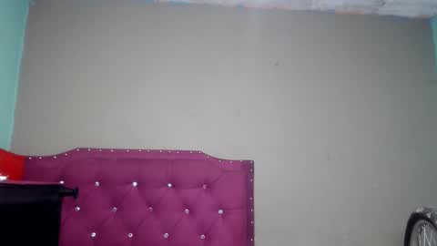 Snapshot of angels_0001 chatting on June 8, 8:20 pm angels_0001 online show from June 8, 8:20 pm