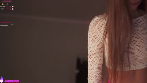 Snapshot of angels_kiss chatting on November 23, 1:44 pm Nikki online show from November 23, 1:44 pm