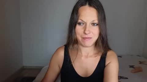 Snapshot of angelslive99 chatting on September 12, 11:43 am Giulia online show from September 12, 11:43 am