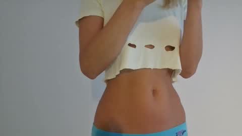 Snapshot of angelsquirting chatting on December 16, 6:51 am Alesia online show from December 16, 6:51 am