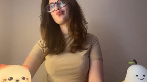 Snapshot of angelwhisper56 chatting on October 22, 12:27 pm Lisa online show from October 22, 12:27 pm