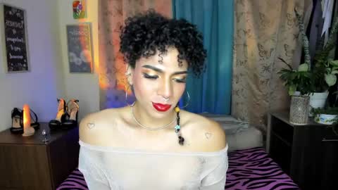 Snapshot of angelwhitte chatting on May 10, 1:33 am angelwhitte online show from May 10, 1:33 am