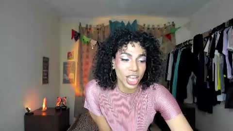 Snapshot of angelwhitte chatting on June 18, 2:45 am angelwhitte online show from June 18, 2:45 am