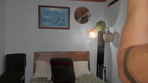 Snapshot of angelx_fox chatting on December 27, 12:18 am Angel Fox online show from December 27, 12:18 am