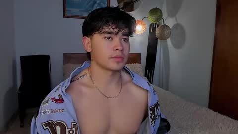 Snapshot of angelx_fox chatting on February 13, 10:23 am Angel Fox online show from February 13, 10:23 am