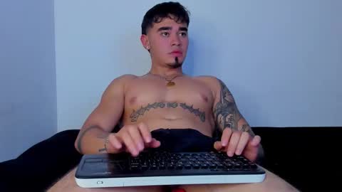 Snapshot of angelx_fox chatting on October 7, 11:35 pm Angel Fox online show from October 7, 11:35 pm