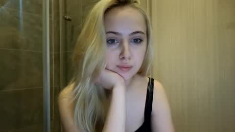 Snapshot of angelxloe chatting on June 8, 8:48 am Im Chloe i do FLASH BOOBS for new fan club online show from June 8, 8:48 am