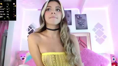 Snapshot of angely_18 chatting on June 10, 7:57 pm Angely online show from June 10, 7:57 pm