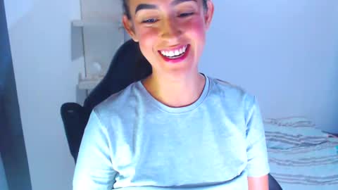 Snapshot of angie_dreamgirl chatting on December 27, 11:21 pm IG angie dreamgirl01 online show from December 27, 11:21 pm