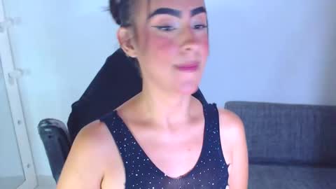 Snapshot of angie_dreamgirl chatting on November 7, 12:21 am IG angie dreamgirl01 online show from November 7, 12:21 am