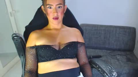 Snapshot of angie_dreamgirl chatting on November 18, 12:16 am IG angie dreamgirl01 online show from November 18, 12:16 am