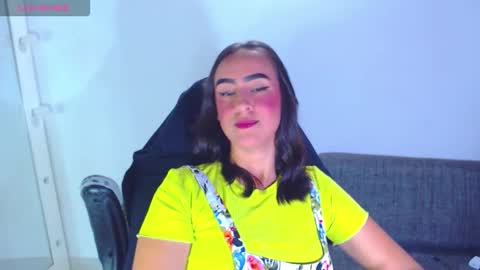 Snapshot of angie_dreamgirl chatting on December 14, 2:39 am IG angie dreamgirl01 online show from December 14, 2:39 am