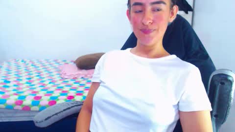 Snapshot of angie_dreamgirl chatting on May 14, 4:08 am IG angie dreamgirl01 online show from May 14, 4:08 am