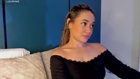 Snapshot of angie_leonn chatting on July 3, 12:33 pm A N G I E online show from July 3, 12:33 pm