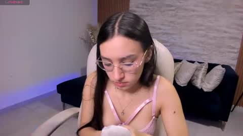 Snapshot of angie_smith_x chatting on June 19, 11:03 am angie_smith_x online show from June 19, 11:03 am