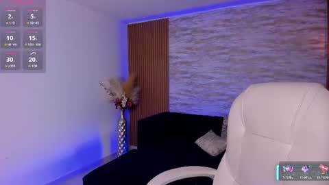 Snapshot of angie_smith_x chatting on June 27, 11:04 am angie_smith_x online show from June 27, 11:04 am