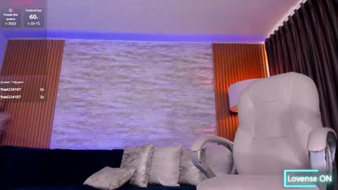 Snapshot of angie_smith_x chatting on June 27, 12:22 pm angie_smith_x online show from June 27, 12:22 pm