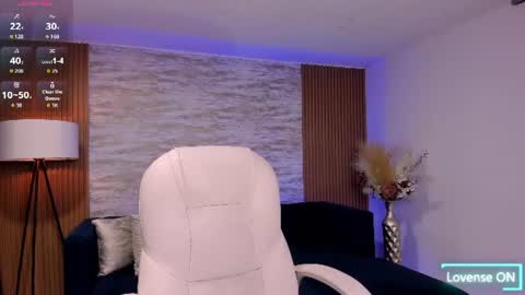 Snapshot of angie_smith_x chatting on July 29, 10:57 am angie_smith_x online show from July 29, 10:57 am