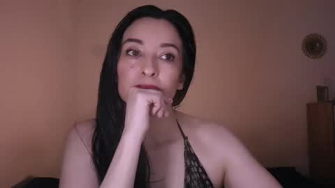 Snapshot of angiesquirt chatting on May 26, 1:12 am VALENTINA online show from May 26, 1:12 am