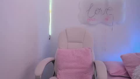 Snapshot of angiiebylpz chatting on February 6, 4:25 pm violeth lopez online show from February 6, 4:25 pm