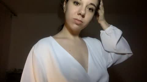 Snapshot of angle_cute05 chatting on June 18, 9:19 pm Angel Cute online show from June 18, 9:19 pm