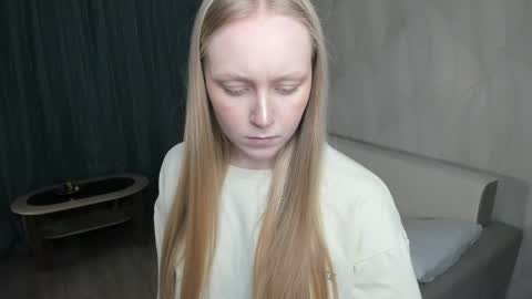 Snapshot of anhedney chatting on April 19, 6:13 am Violet online show from April 19, 6:13 am