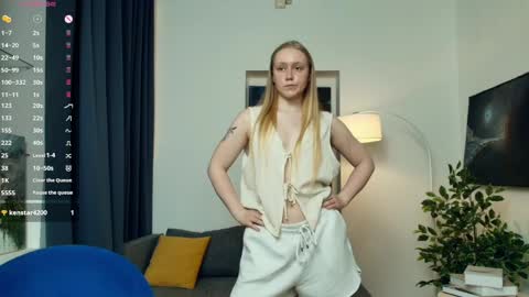 Snapshot of anhedney chatting on May 18, 9:37 am Violet online show from May 18, 9:37 am