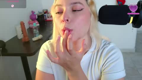 Snapshot of ania_mml chatting on May 28, 9:45 pm Ania online show from May 28, 9:45 pm
