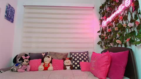 laura  online show from December 20, 6:26 pm