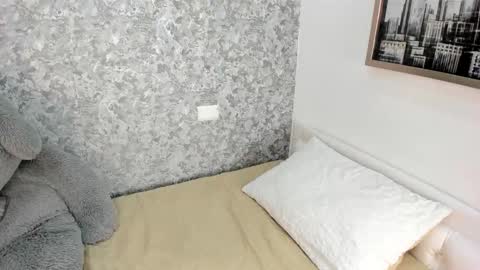 anika_h online show from March 6, 12:01 pm