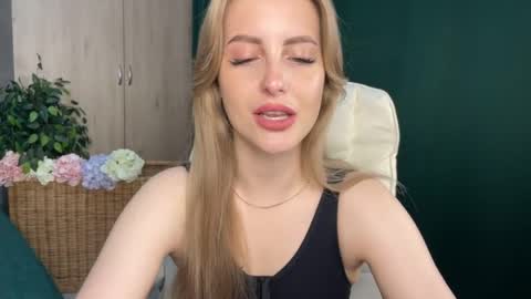 Snapshot of anita_blairr chatting on May 29, 1:03 am Anita online show from May 29, 1:03 am