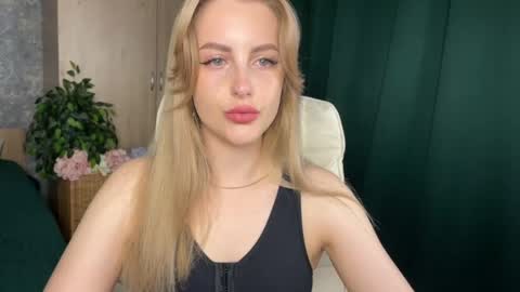 Snapshot of anita_blairr chatting on June 2, 12:56 am Anita online show from June 2, 12:56 am