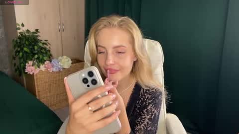 Snapshot of anita_blairr chatting on July 20, 1:42 am Anita online show from July 20, 1:42 am